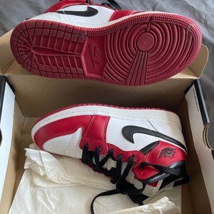 BEST OFFER  Jordan 1 Mid Chicago (2020)Sneakers Boys/Girls Kids Gently Worn